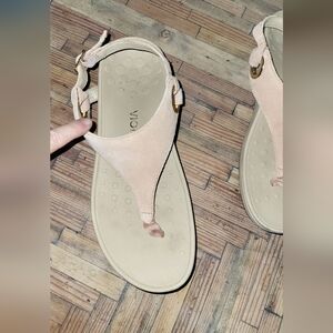 Vionic Jolie Women's Cream Suede Sandals Size 8